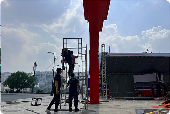 THI CÔNG CỔNG CHÀO TẠI CÔNG VIÊN BỜ SÔNG SÀI GÒN