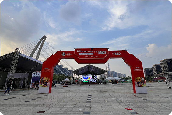 THI CÔNG CỔNG CHÀO TẠI CÔNG VIÊN BỜ SÔNG SÀI GÒN